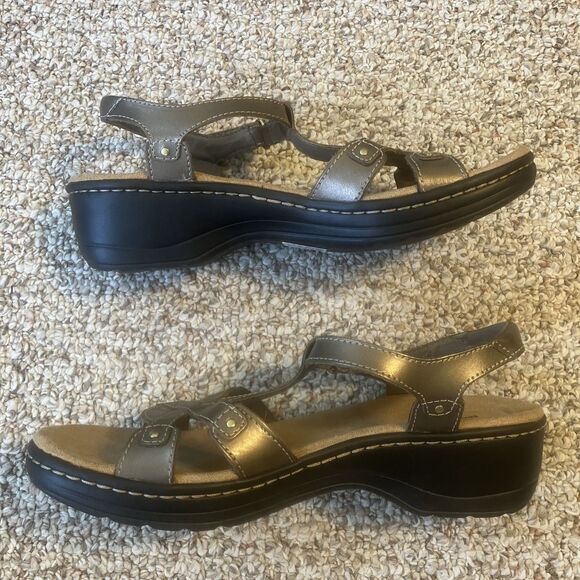 NEW Clarks Womens Hayla Flute Leather Sandals Size 10 N Pewter Adjustable Strap - Picture 4 of 10